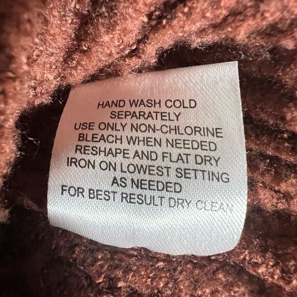 PINQUE Lily Cropped Scallop Sweater - Picture 6 of 8